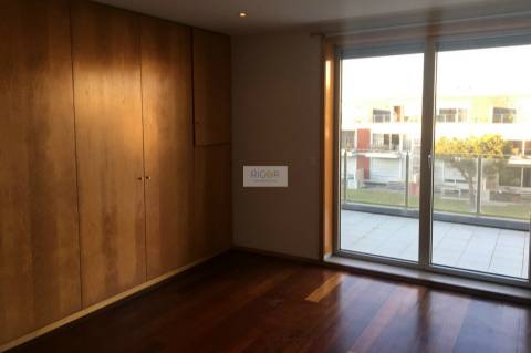 Apartamento T2 Dúplex em condomínio fechado com piscina