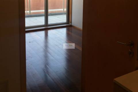 Apartamento T2 Dúplex em condomínio fechado com piscina