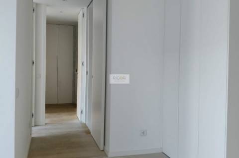 Apartamento T2 de luxo com terraço e jardim de 108m2 a 600 mts da praia