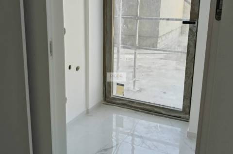 Apartamento T2 de luxo com terraço e jardim de 108m2 a 600 mts da praia