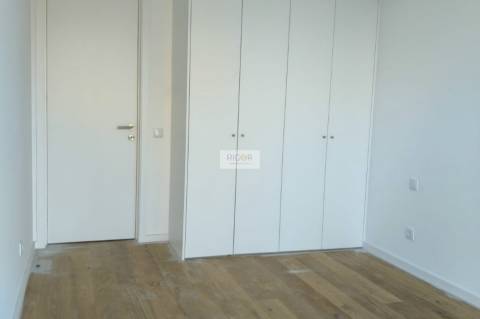 Apartamento T2 de luxo com terraço e jardim de 108m2 a 600 mts da praia