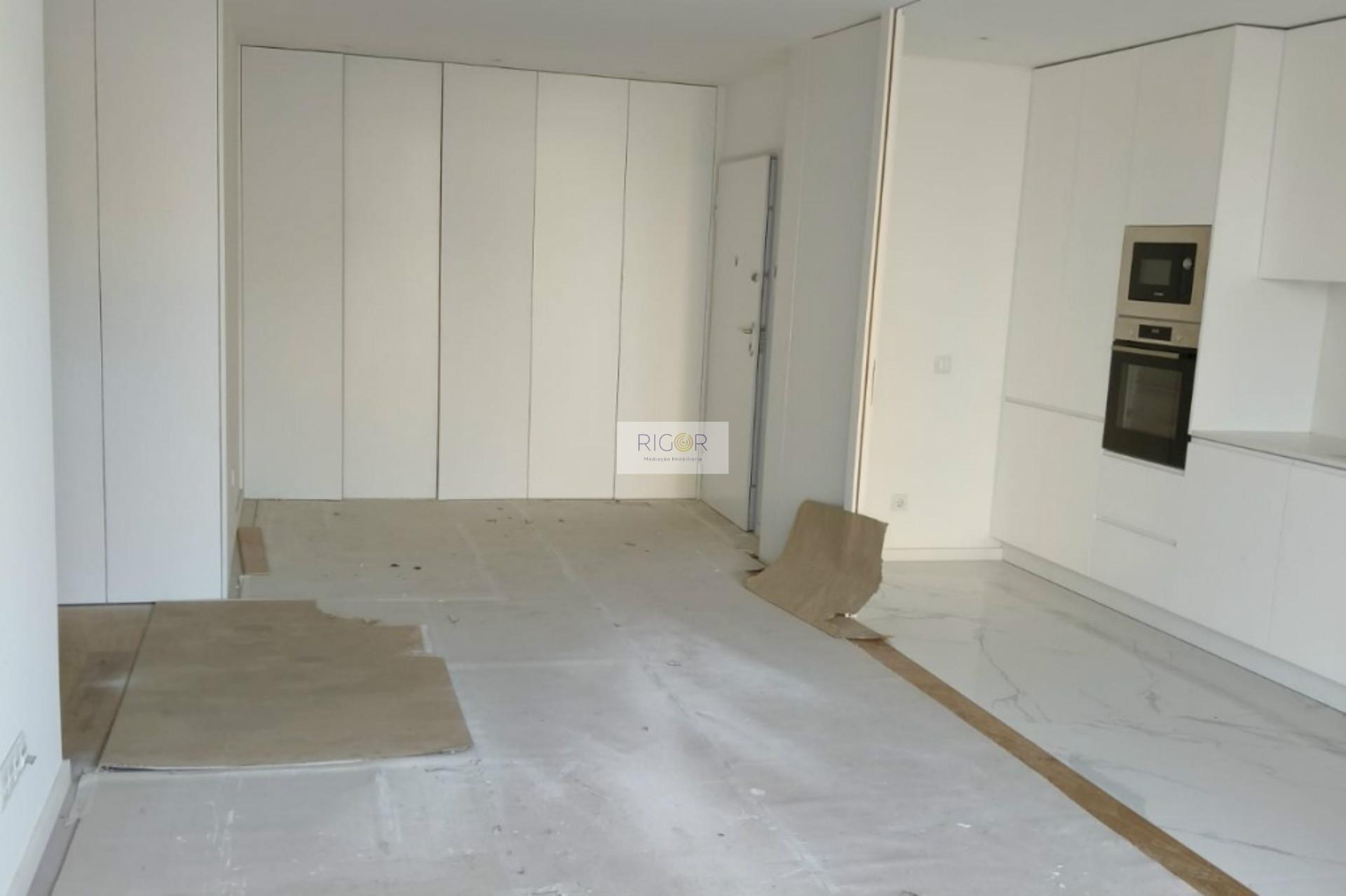 Apartamento T2 de luxo com terraço e jardim de 108m2 a 600 mts da praia