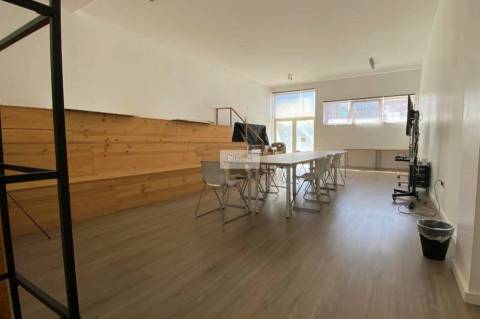 Loja, Showroom, escritório com acesso à rua no centro de Matosinhos