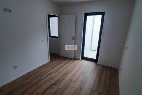 Apartamento T1+1 totalmente reconstruído  na zona de Francos