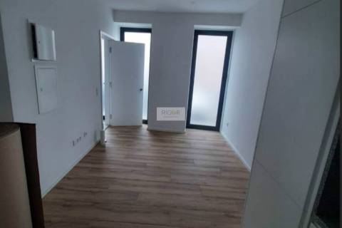 Apartamento T1+1 totalmente reconstruído  na zona de Francos