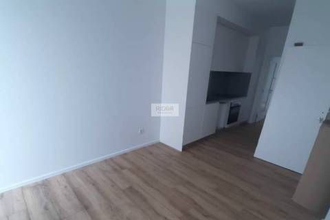 Apartamento T1+1 totalmente reconstruído  na zona de Francos