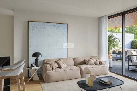 Apartamento T4 com terraço no último piso em construção