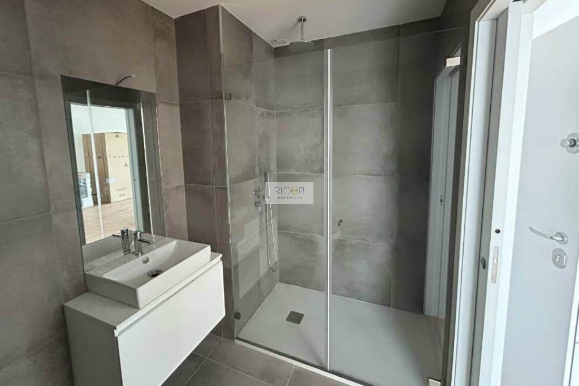 Apartamento T1 com varanda novo à Areosa