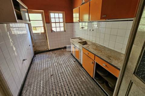 Prédio na baixa do Porto para reconstruir e ampliar - Zona ARU