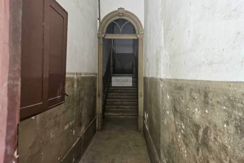 Prédio na baixa do Porto para reconstruir e ampliar - Zona ARU