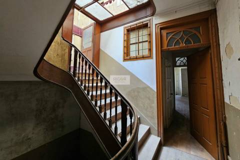 Prédio na baixa do Porto para reconstruir e ampliar - Zona ARU
