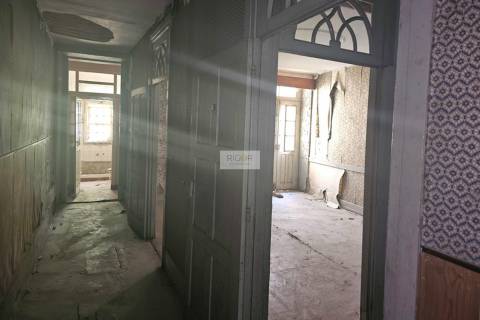 Prédio na baixa do Porto para reconstruir e ampliar - Zona ARU
