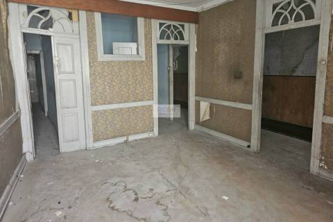 Prédio na baixa do Porto para reconstruir e ampliar - Zona ARU