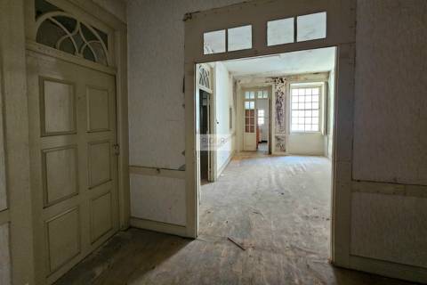 Prédio na baixa do Porto para reconstruir e ampliar - Zona ARU