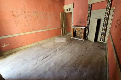 Prédio na baixa do Porto para reconstruir e ampliar - Zona ARU