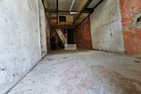 Prédio na baixa do Porto para reconstruir e ampliar - Zona ARU