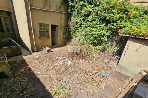 Prédio na baixa do Porto para reconstruir e ampliar - Zona ARU