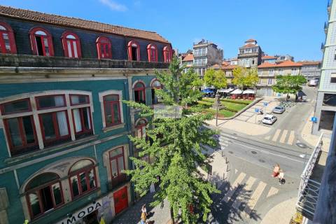 Prédio na baixa do Porto para reconstruir e ampliar - Zona ARU