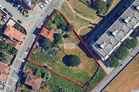 Terreno para construção em altura com 2260m2 ao Amial