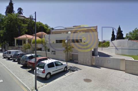 Moradia com 3 frentes como nova no centro de Ermesinde