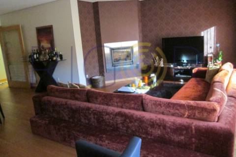 Moradia com 3 frentes como nova no centro de Ermesinde