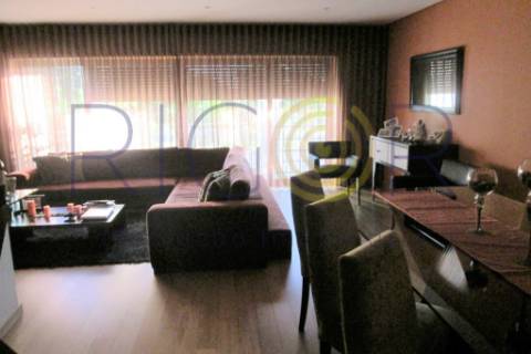 Moradia com 3 frentes como nova no centro de Ermesinde