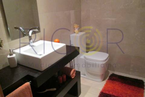 Moradia com 3 frentes como nova no centro de Ermesinde