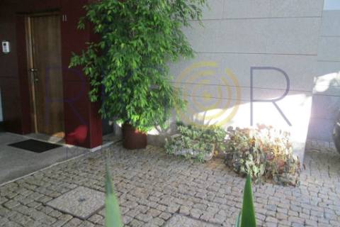 Moradia com 3 frentes como nova no centro de Ermesinde