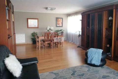 Apartamento T4 de 3 frentes na Urbanização dos Maninhos