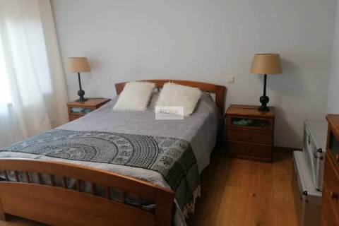 Apartamento T4 de 3 frentes na Urbanização dos Maninhos