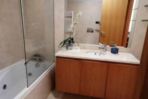 Apartamento T4 de 3 frentes na Urbanização dos Maninhos