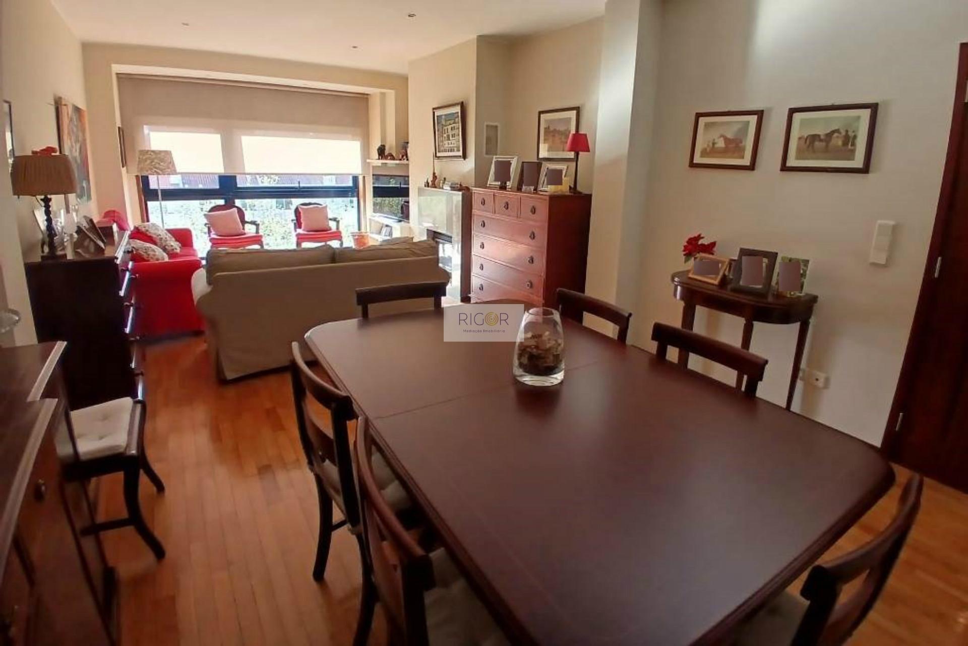 Apartamento T3 de 2 frentes na urbanização dos Caolinos