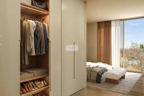 Apartamento T4 com varanda em construção em Matosinhos Sul.