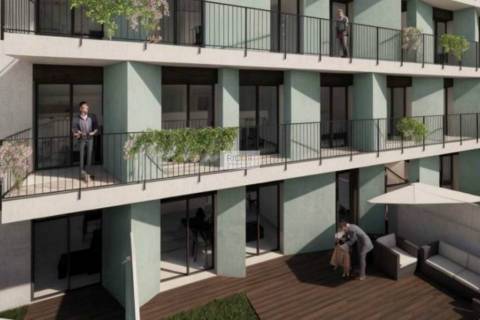 Apartamento T2 com varanda e garagem ao Pólo Universitário