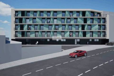 Apartamento T2 com varanda e garagem ao Pólo Universitário