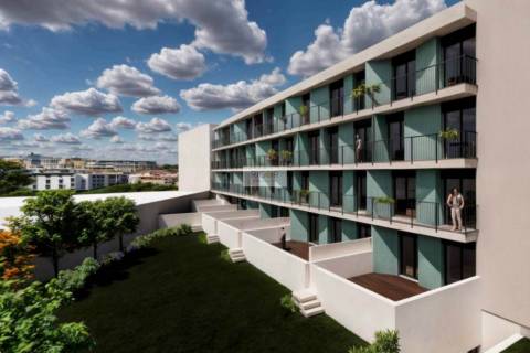 Apartamento T0 com varanda e garagem ao Pólo Universitário