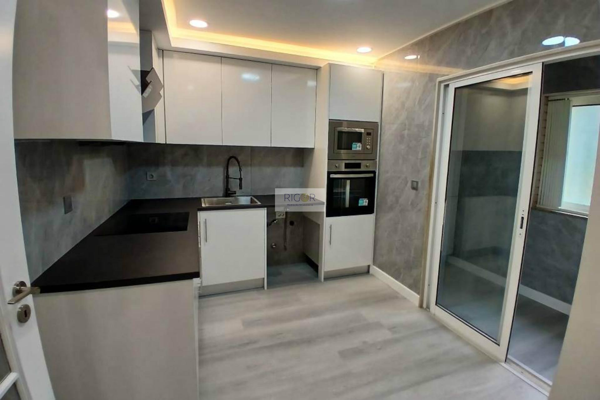 Apartamento T3 remodelado de 3 frentes em Rio Tinto