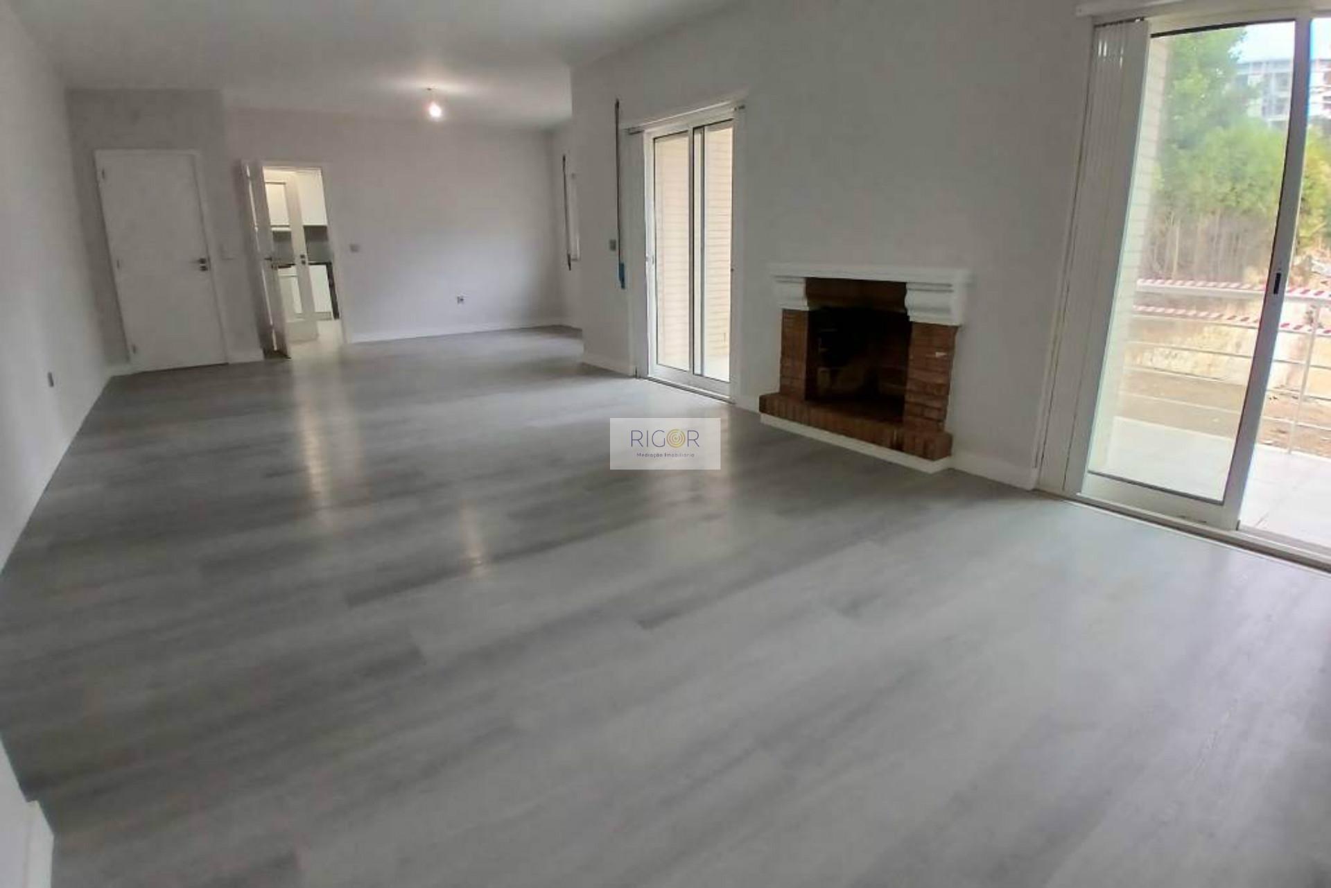 Apartamento T3 remodelado de 3 frentes em Rio Tinto