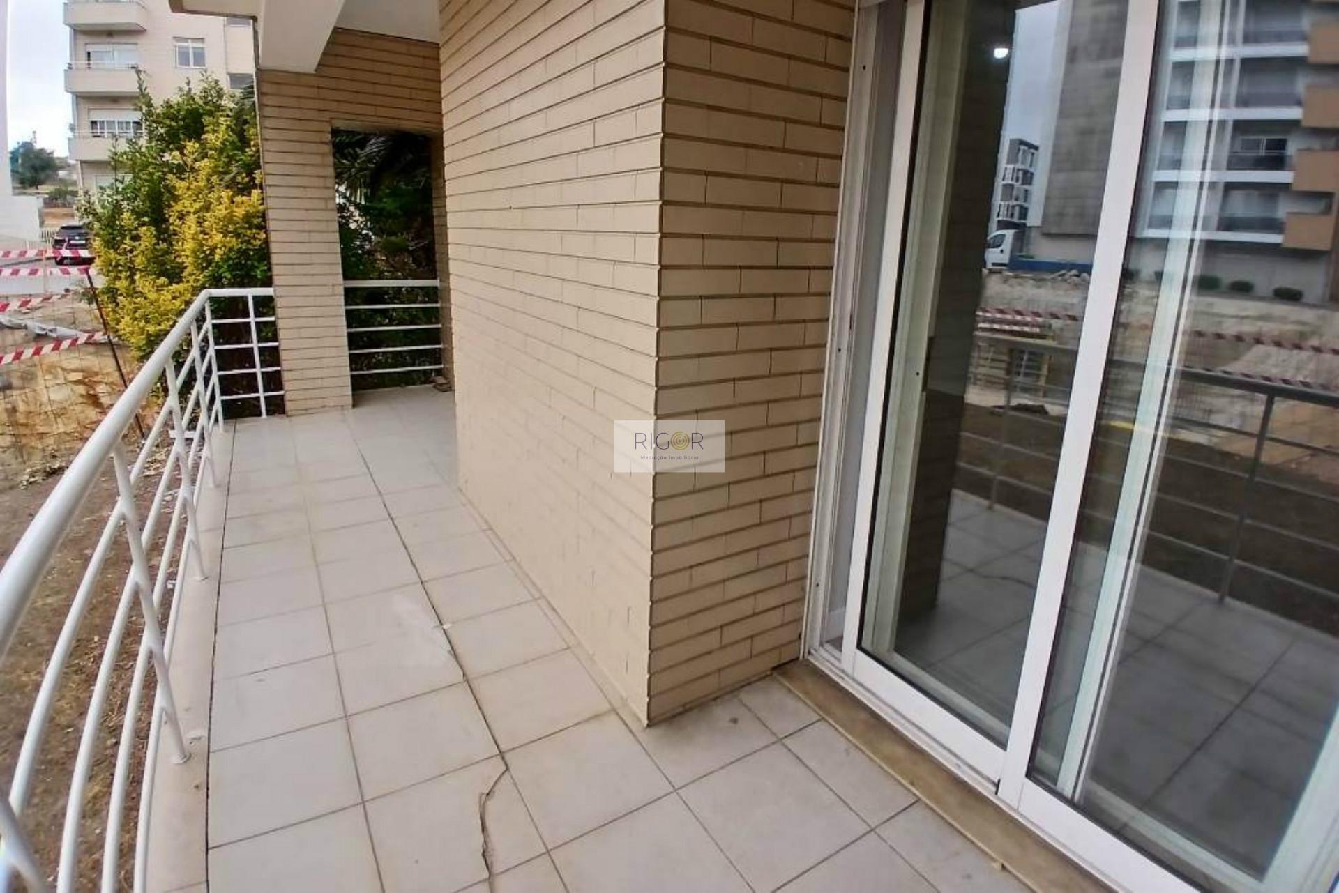 Apartamento T3 remodelado de 3 frentes em Rio Tinto