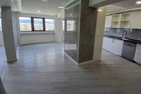 Apartamento T4 remodelado com garagem em Braga