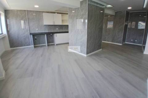 Apartamento T4 remodelado com garagem em Braga