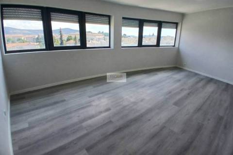 Apartamento T4 remodelado com garagem em Braga