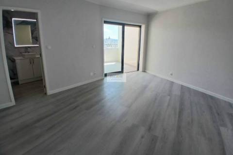 Apartamento T4 remodelado com garagem em Braga