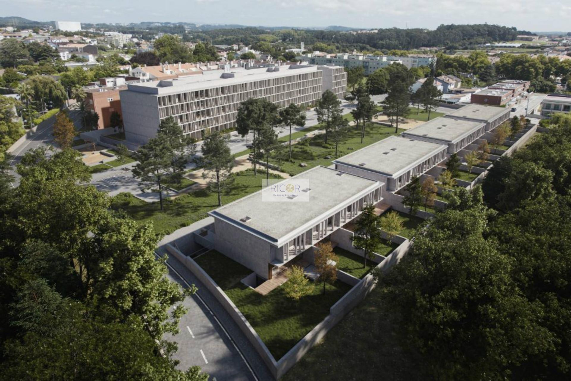 Moradia T3 em construção de 3 frentes em Arcozelo