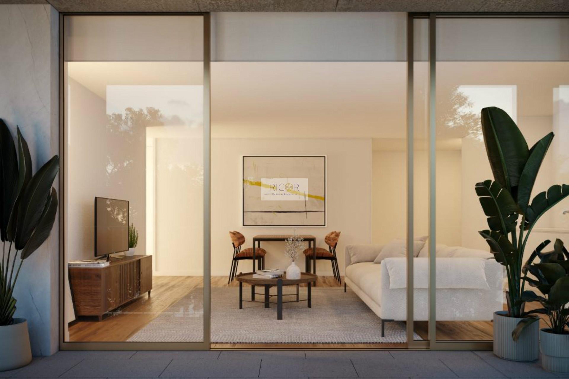 Apartamento T2 com varanda em construção em Arcozelo.
