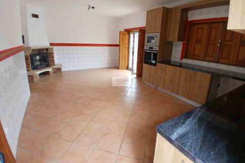 Moradia T3+2 de 4 frentes à Junta de Freguesia de Nine, Famalicão