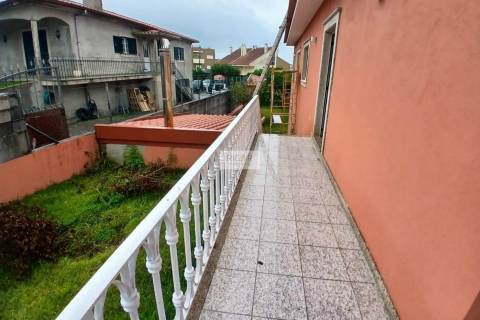 Moradia T3+2 de 4 frentes à Junta de Freguesia de Nine, Famalicão