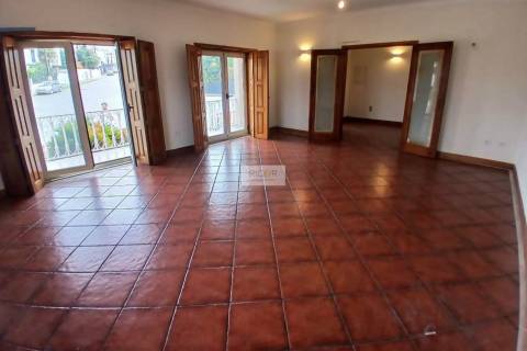 Moradia T3+2 de 4 frentes à Junta de Freguesia de Nine, Famalicão