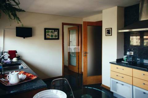 Apartamento T5 triplex de 3 frentes com piscina ao colégio luso francês