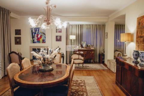 Apartamento T5 triplex de 3 frentes com piscina ao colégio luso francês